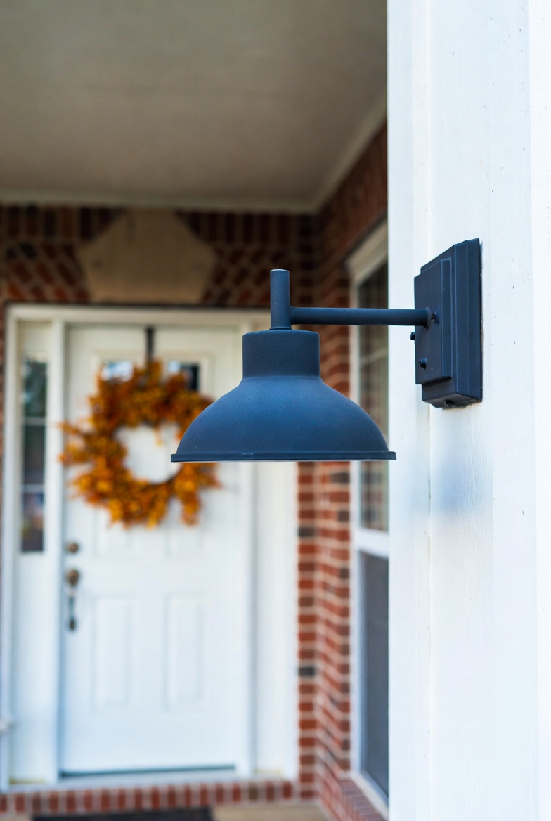 Outdoor porch light installation